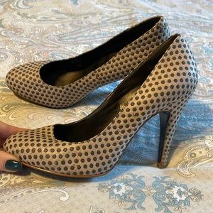 Polka dot pumps